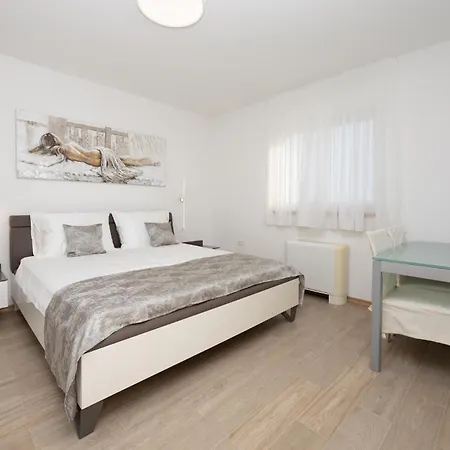 5 Bedroom Lovely In Kučine
