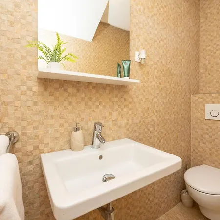5 Bedroom Lovely In بيت للعطل