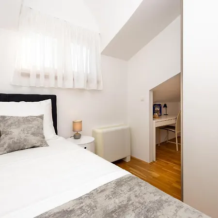 5 Bedroom Lovely In