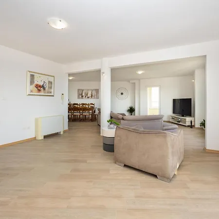 5 Bedroom Lovely In * Kučine