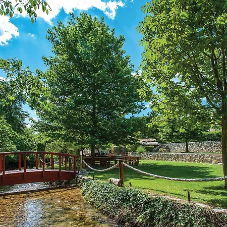 بيت للعطل 5 Bedroom Lovely In